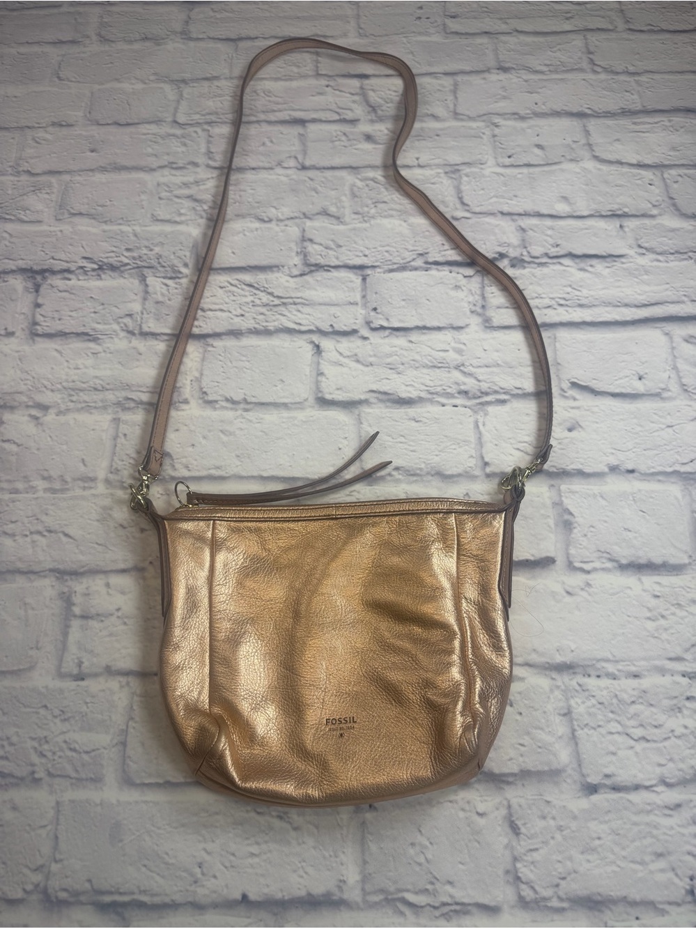 Fossil Sydney Metallic Rose Gold Leather Crossbody Purse. Leather.